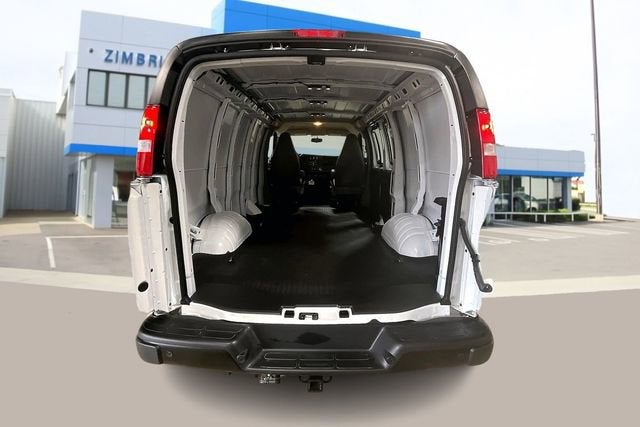 2025 Chevrolet Express Cargo WT