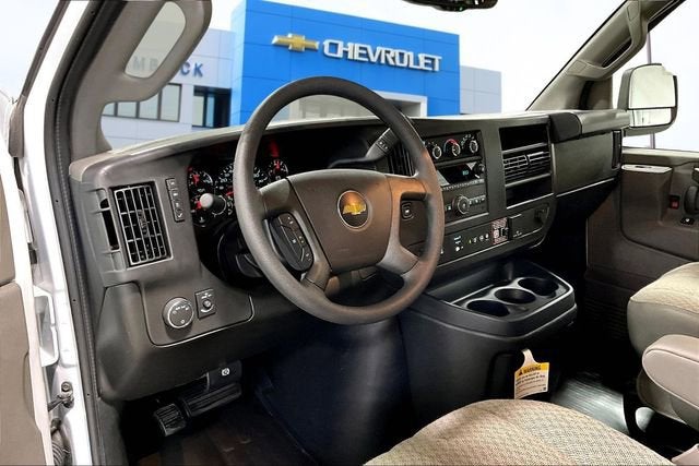 2025 Chevrolet Express Cargo WT