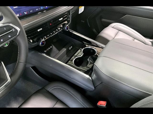 2025 Chevrolet Suburban LT