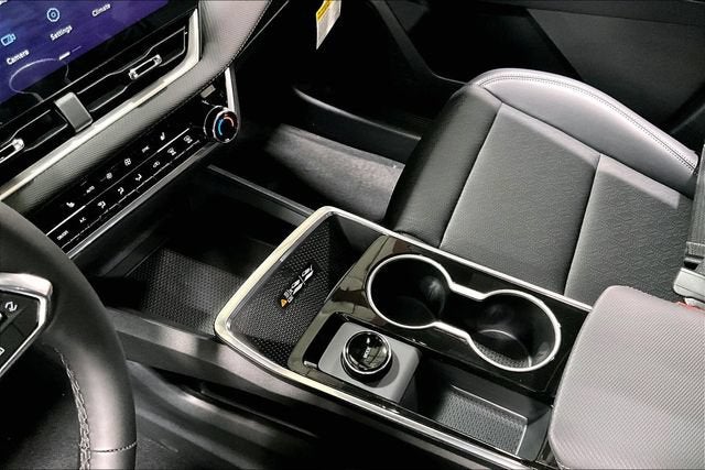 2027 Chevrolet Equinox LT - Photo 8