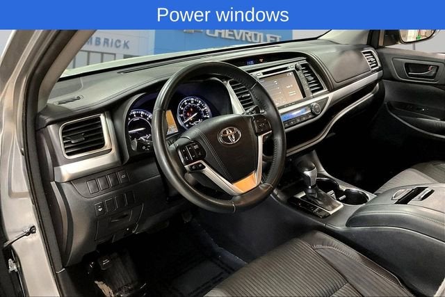 2016 Toyota Highlander LE V6