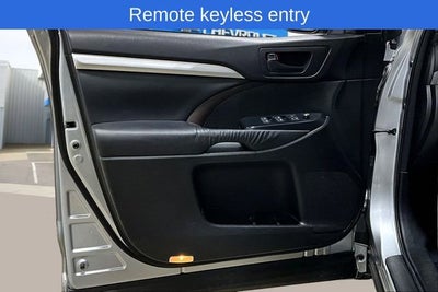 2016 Toyota Highlander LE V6