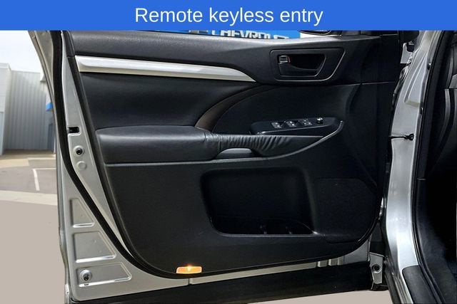 2016 Toyota Highlander LE V6