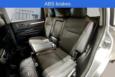 2016 Toyota Highlander LE V6