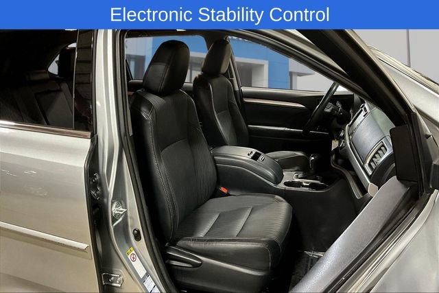 2016 Toyota Highlander LE V6